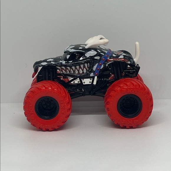 Monster Jam - Monster Mutt - Dalmatian 2019 Inverse / 1:64 Scale